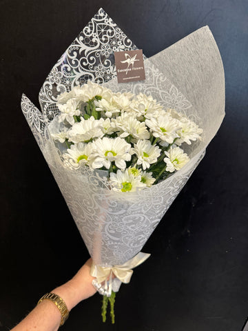 white Daisy Chrysanthemum bouquet